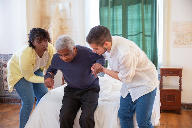 Senior male receiving support from assisted living employees, demonstrating the benefits of affordable long-term care insurance for pre-retirees.